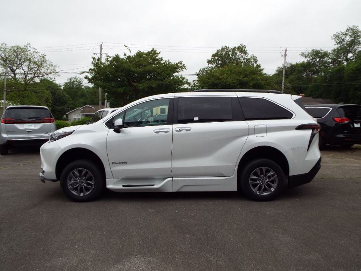 2024 TOYOTA SIENNA - Image 9