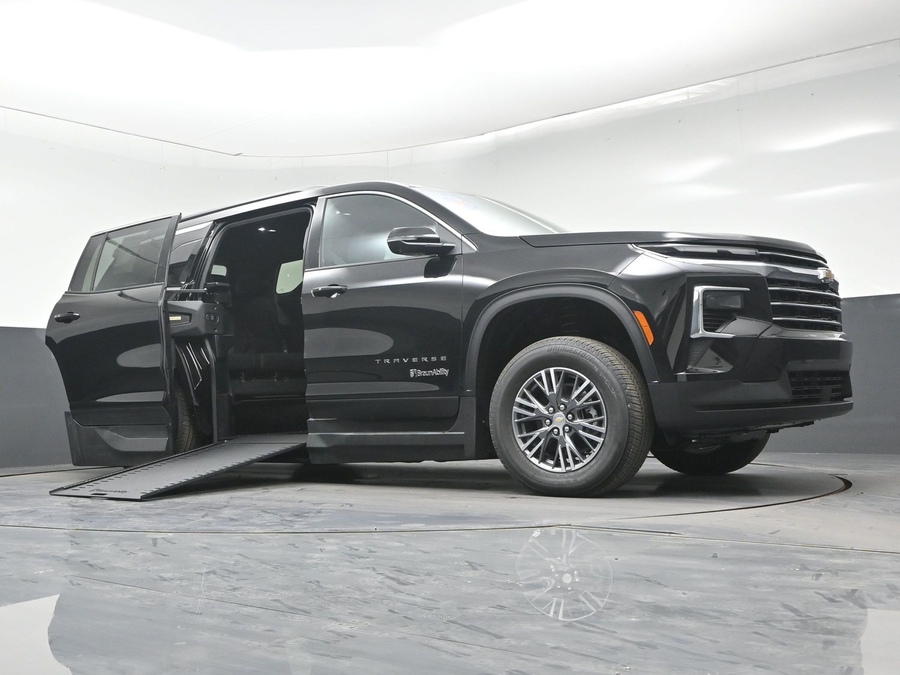 New 2026 Chevrolet Traverse 1LT - BraunAbility Side Entry In Floor Automatic Ramp