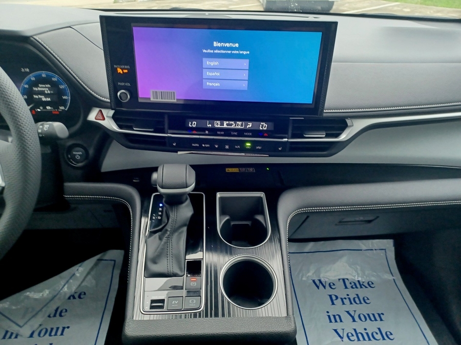 Black Toyota Sienna image number 11