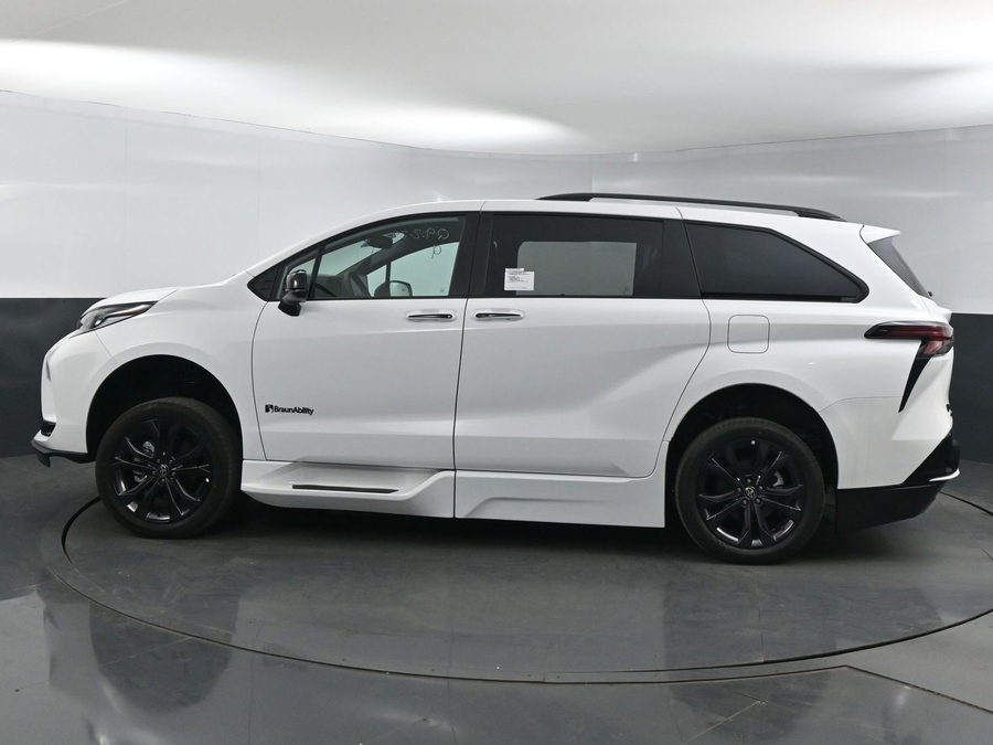 New 2025 Toyota Sienna Hybrid XSE Sport - BraunAbility Side Entry Entry Fold Out Automatic Ramp