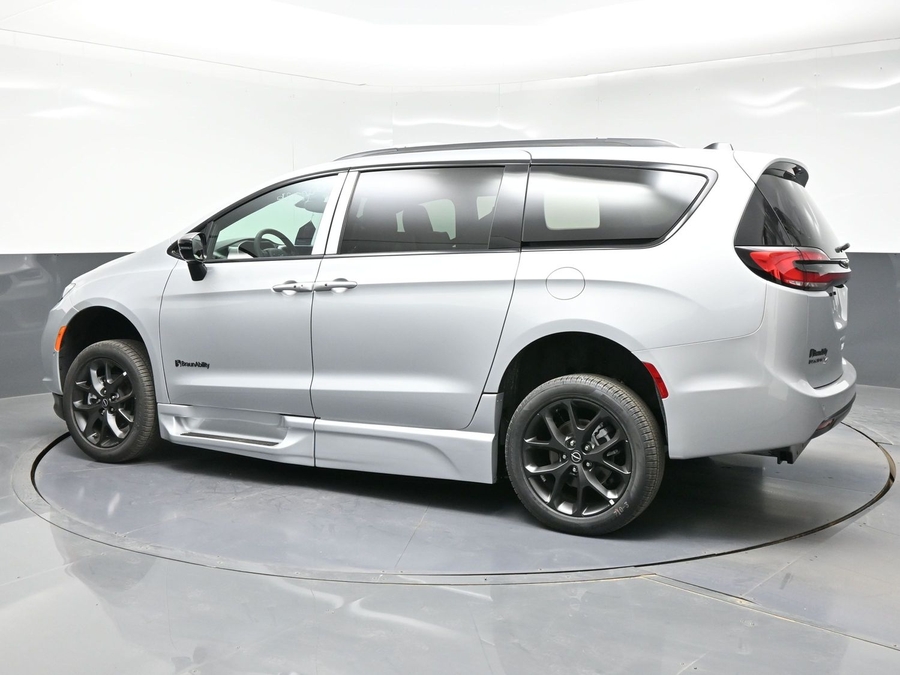 New 2026 Chrysler Pacifica Select Sport - BraunAbility Side Entry Entry Fold Out Automatic Ramp