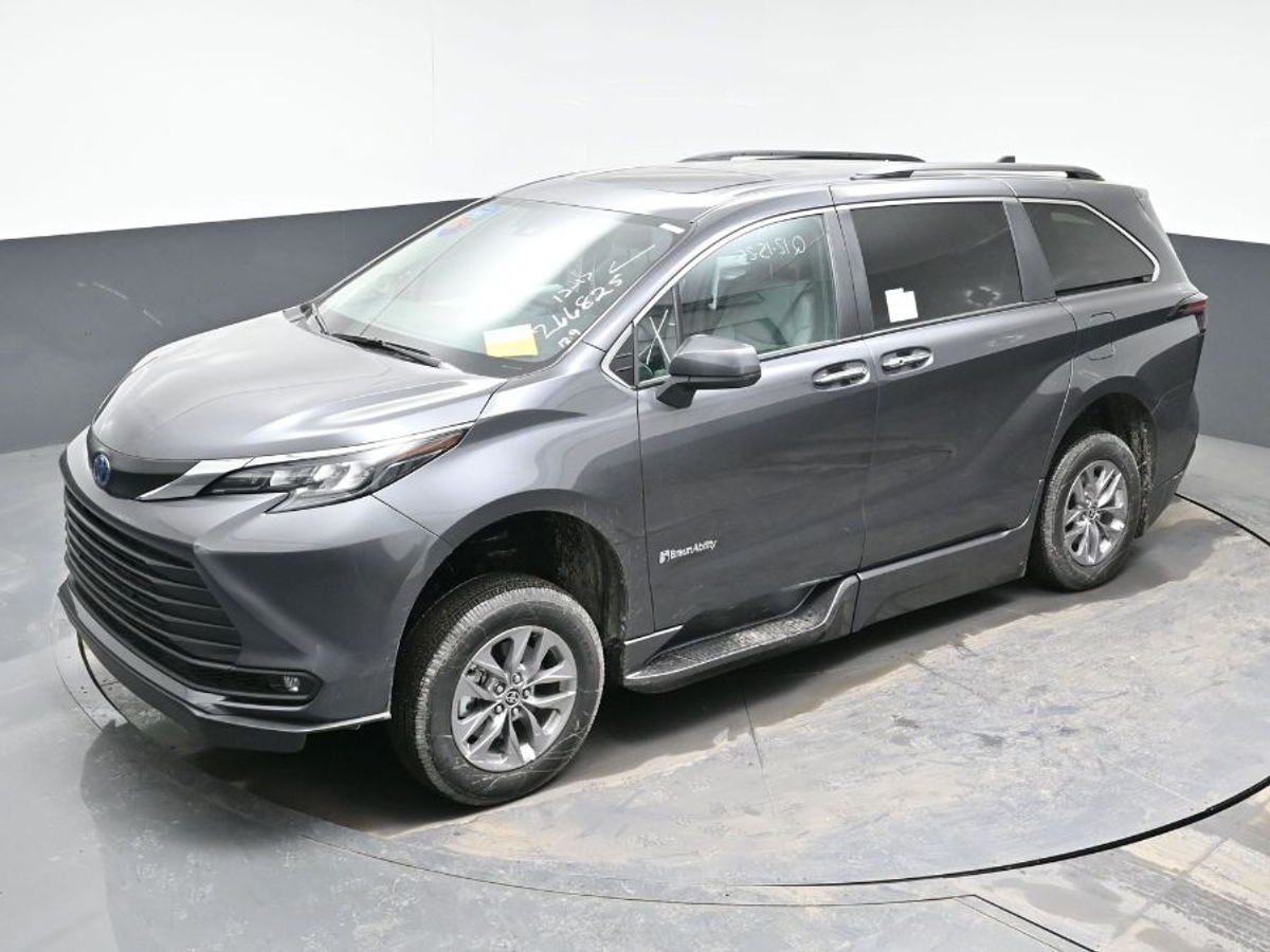 2025 TOYOTA SIENNA - Image 24