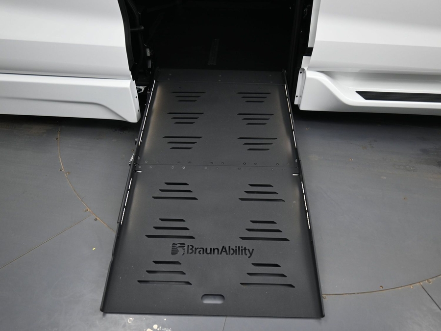 New 2026 Toyota Sienna Hybrid XSE Sport - BraunAbility Side Entry Entry Fold Out Automatic Ramp