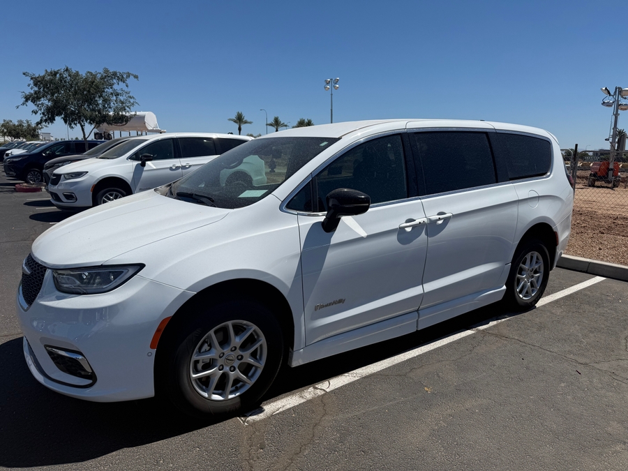 Used 2025 Chrysler Pacifica Select Safety - BraunAbility Side Entry Fold Out Automatic Ramp