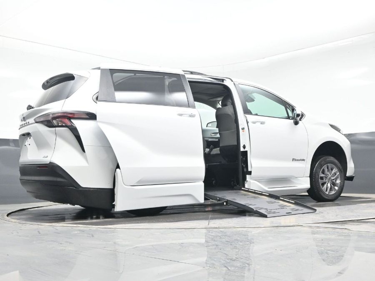 2025 TOYOTA SIENNA - Image 23
