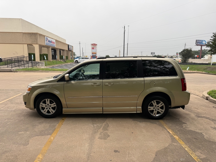 Used 2010 Dodge Grand Caravan SXT - BraunAbility Side Entry Entry Fold Out Automatic Ramp