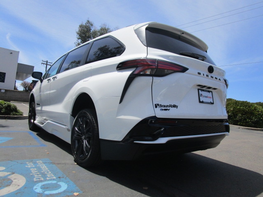 New 2026 Toyota Sienna Hybrid XSE Sport - BraunAbility Side Entry Entry In Floor Automatic Ramp