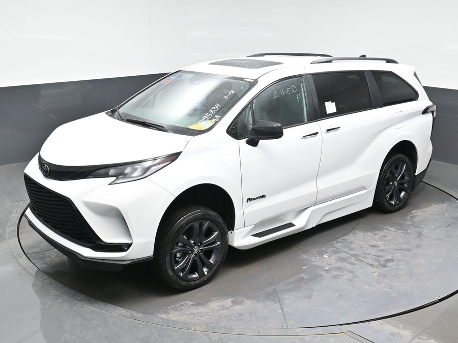 New 2026 Toyota Sienna Hybrid XSE Sport - BraunAbility Side Entry Entry Fold Out Automatic Ramp