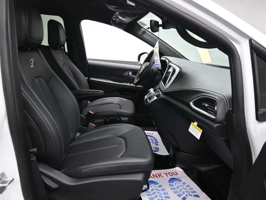 White Chrysler Pacifica image number 8
