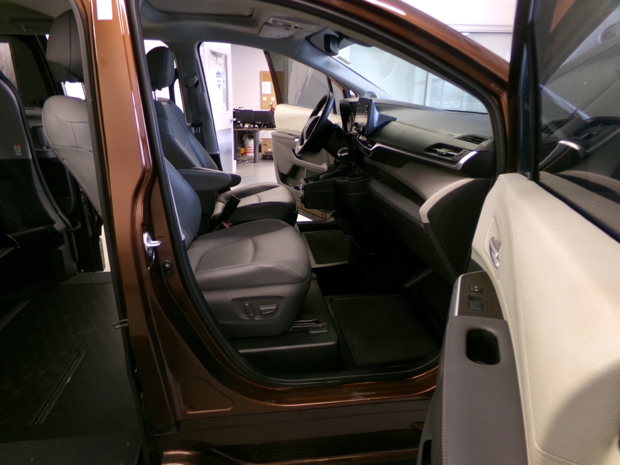 Orange Toyota Sienna image number 10