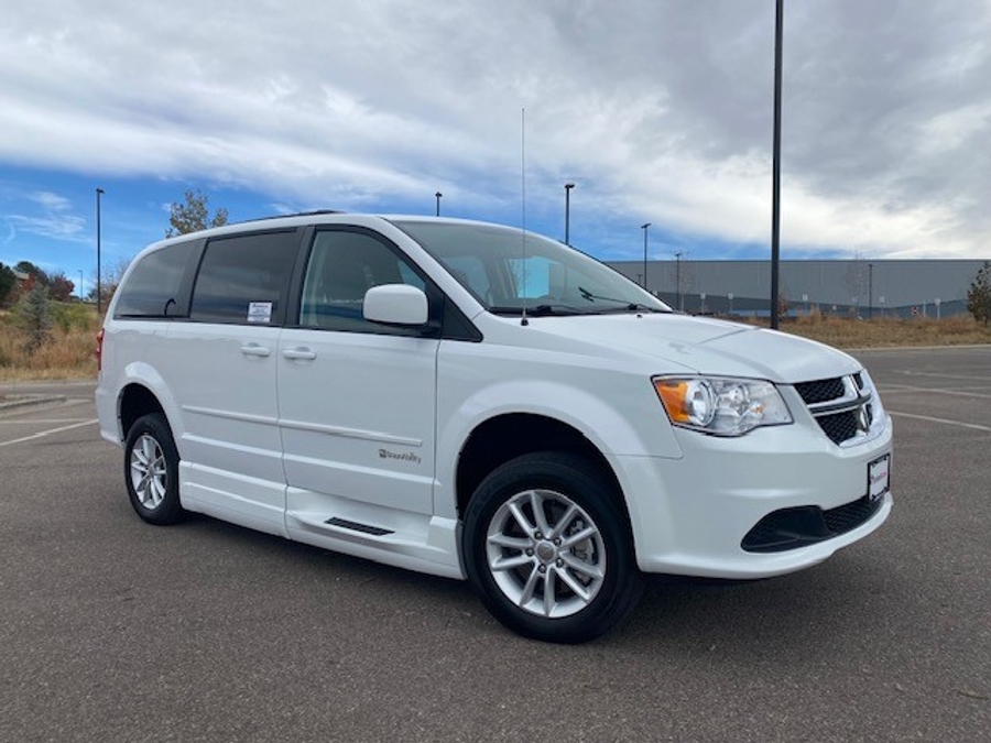 Used 2015 Dodge Grand Caravan SXT - BraunAbility Side Entry Entry Fold Out Automatic Ramp