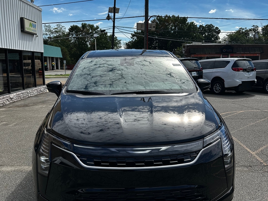 Black Chrysler Pacifica image number 22