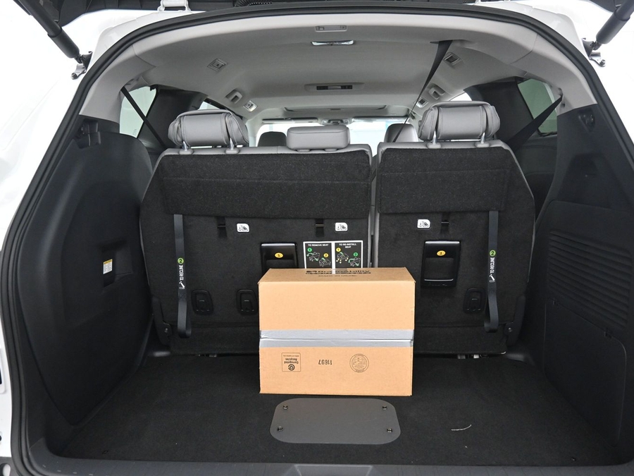 White Toyota Sienna image number 10