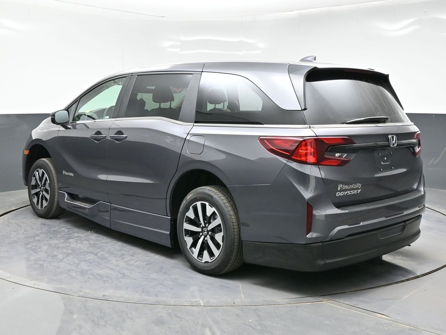 Grey Honda Odyssey image number 4