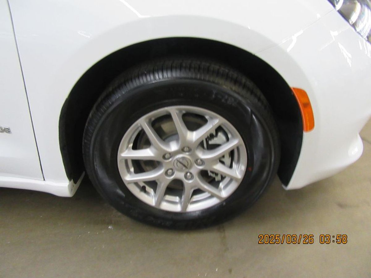 2024 CHRYSLER VOYAGER - Image 19