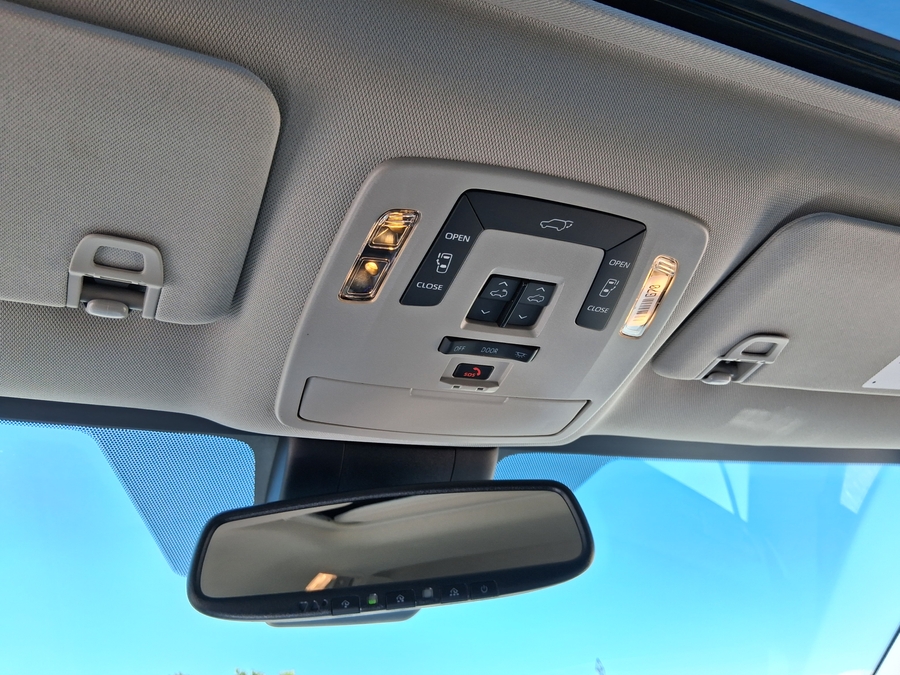 Black Toyota Sienna image number 22