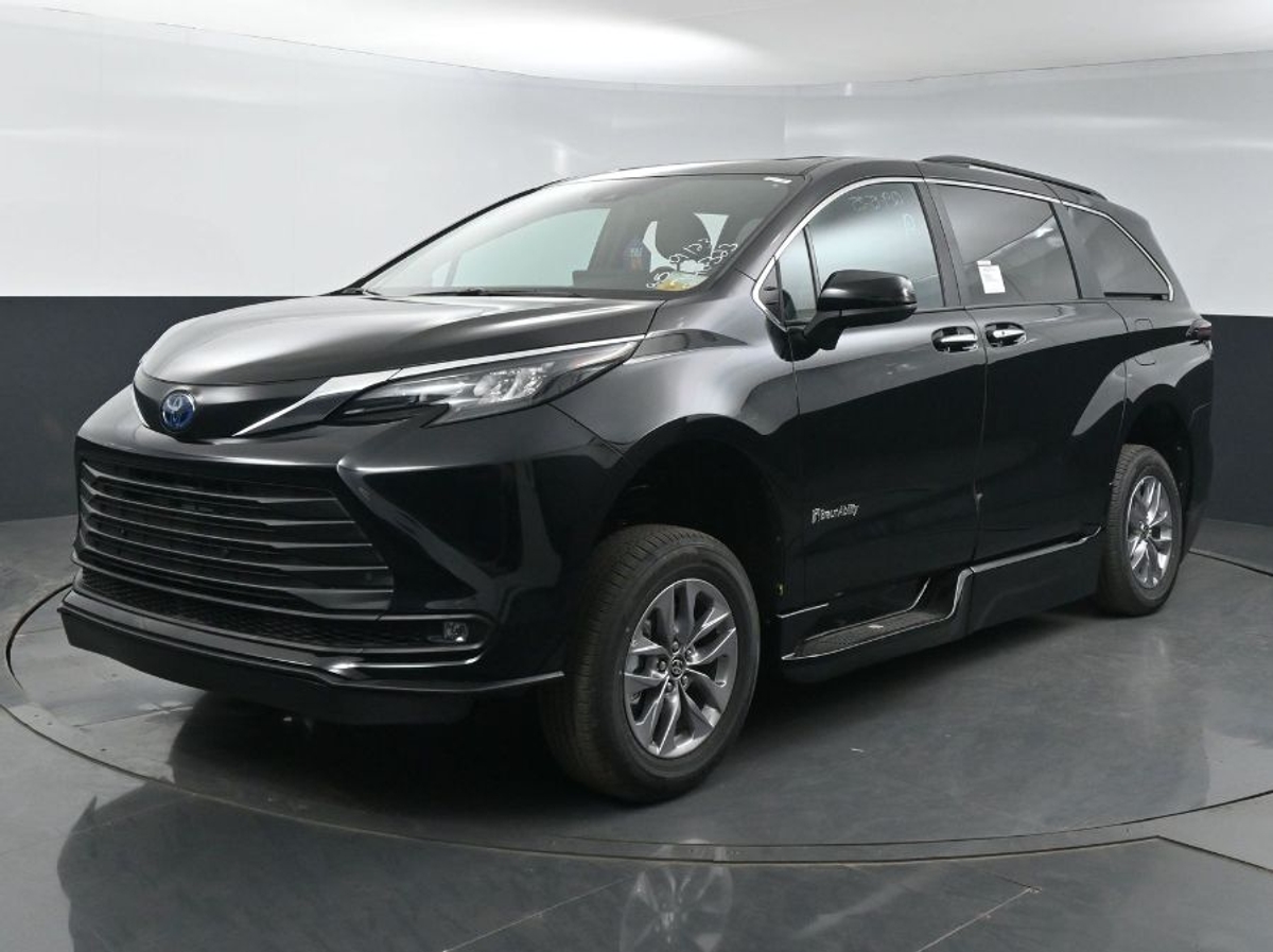 2025 TOYOTA SIENNA - Image 3