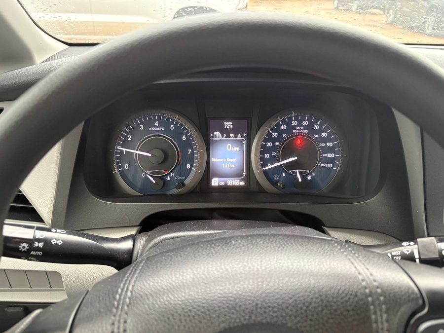 Grey Toyota Sienna image number 8