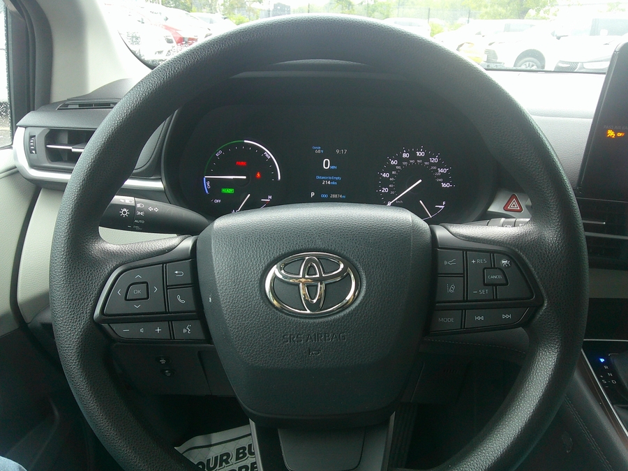 2022 Toyota Sienna LE - Photo 13