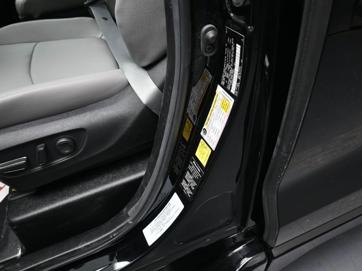 Black Toyota Sienna image number 16