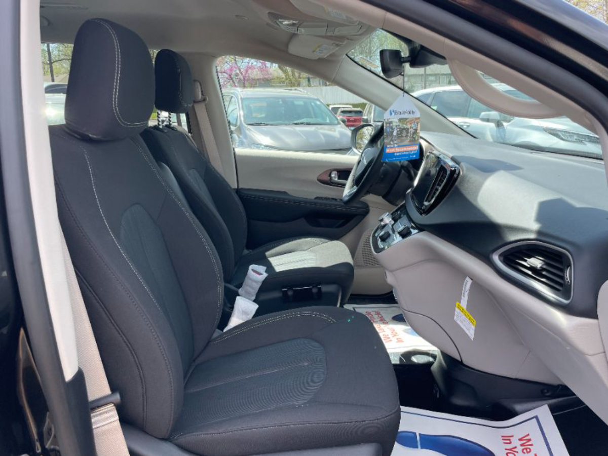 2023 CHRYSLER VOYAGER - Image 11