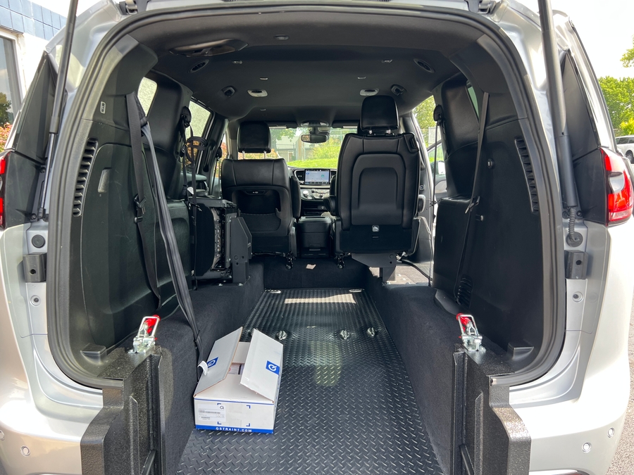 Used 2026 Chrysler Pacifica Select - ATS Commercial Rear Entry Fold Out Manual Ramp