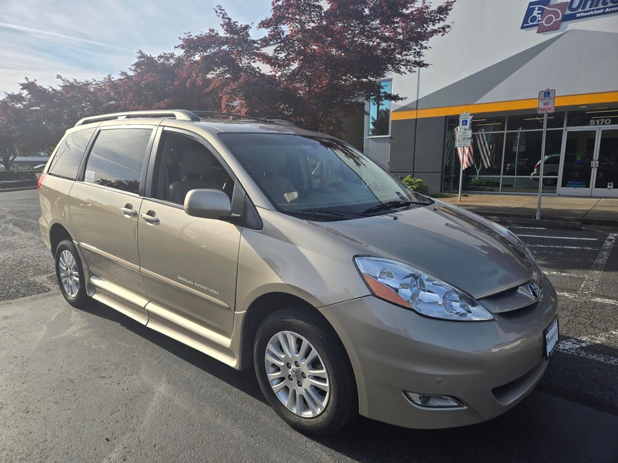 Used 2009 Toyota Sienna XLE - BraunAbility Side Entry In Floor Automatic Ramp