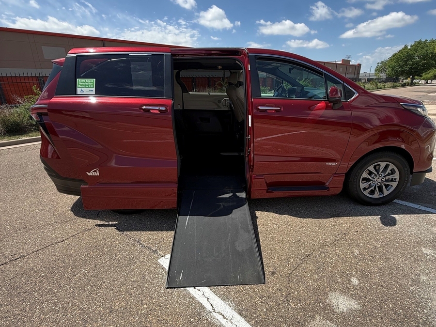Red Toyota Sienna image number 10
