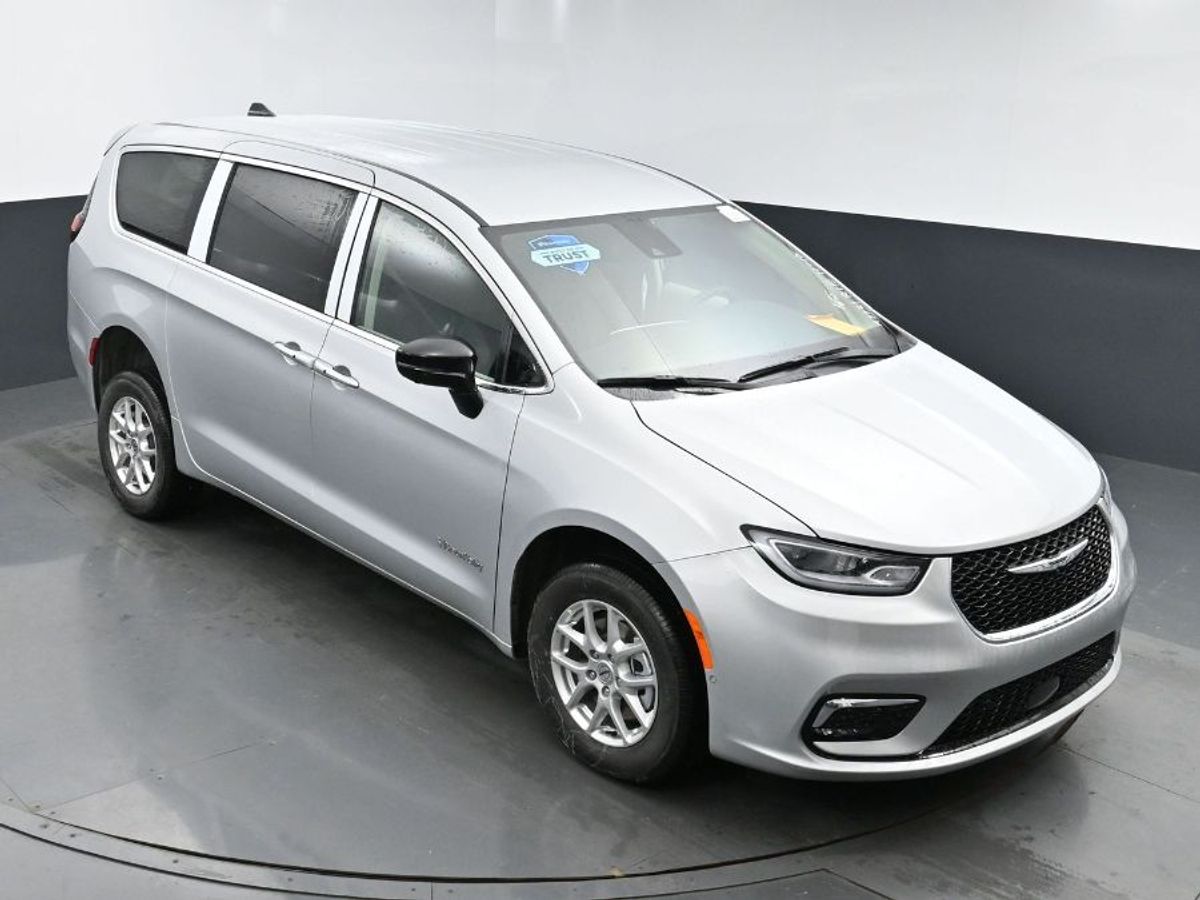 2024 CHRYSLER PACIFICA - Image 11