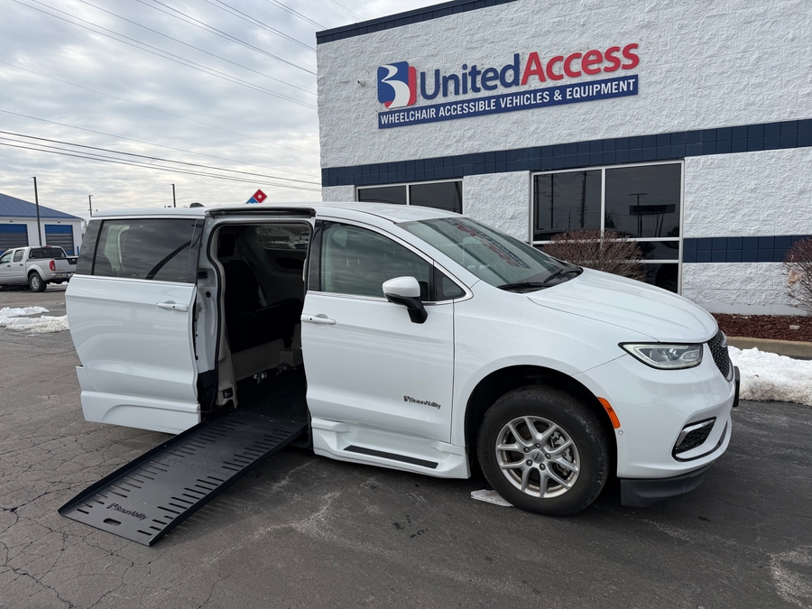 Used 2023 Chrysler Pacifica Touring L - BraunAbility Side Entry Entry Fold Out Automatic Ramp