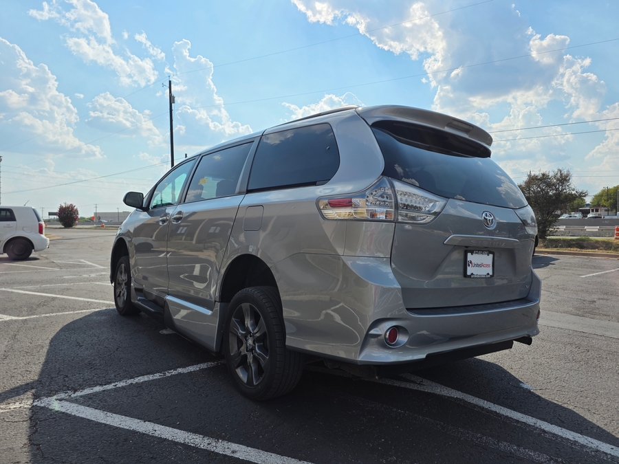 Used 2015 Toyota Sienna SE - VMI Side Entry Entry In Floor Automatic Ramp