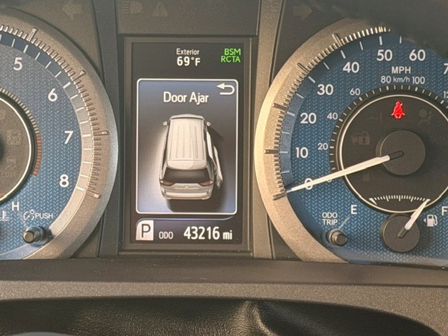 Used 2018 Toyota Sienna XLE - VMI Side Entry In Floor Automatic Ramp