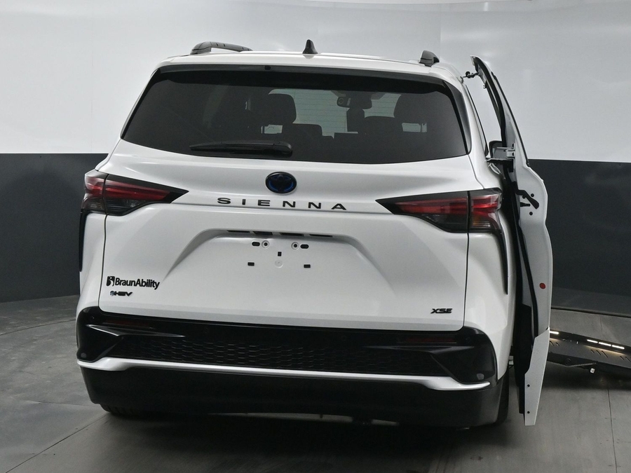New 2025 Toyota Sienna Hybrid XSE Sport - BraunAbility Side Entry Entry Fold Out Automatic Ramp