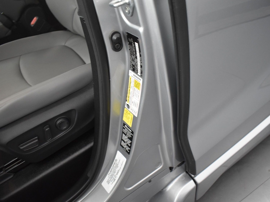 New 2025 Toyota Sienna Hybrid XLE Base - BraunAbility Side Entry Entry In Floor Automatic Ramp