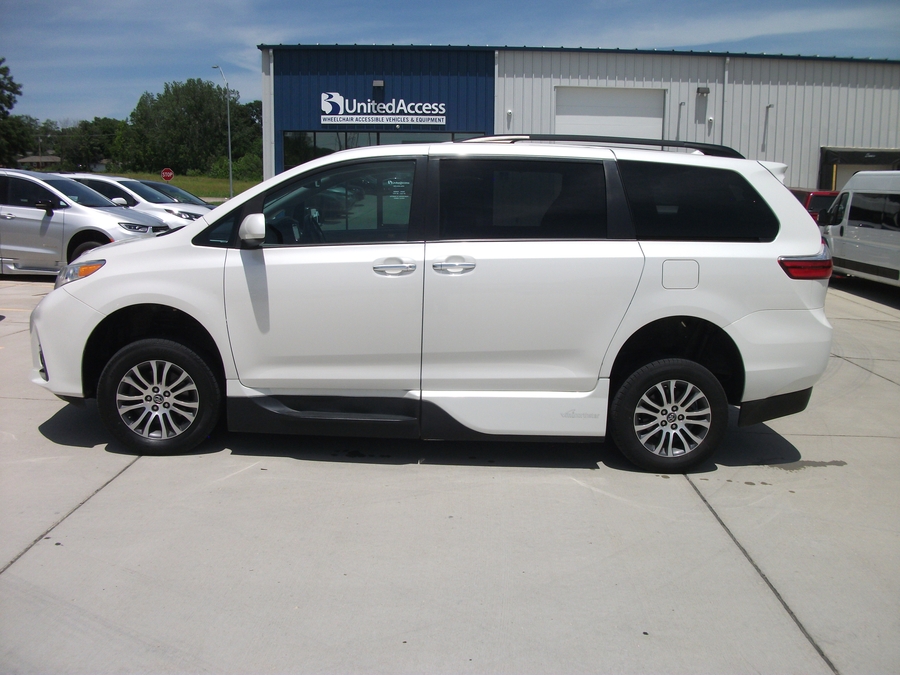 Used 2018 Toyota Sienna XLE - VMI Side Entry Entry In Floor Automatic Ramp