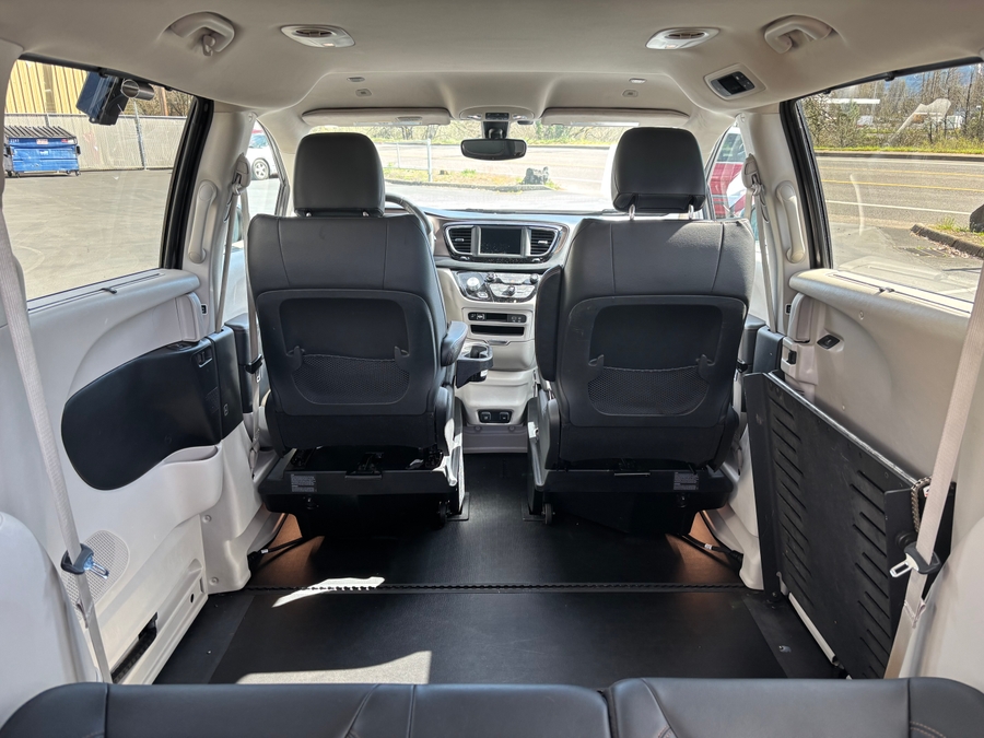 Used 2019 Chrysler Pacifica Touring L - BraunAbility Side Entry Entry Fold Out Automatic Ramp
