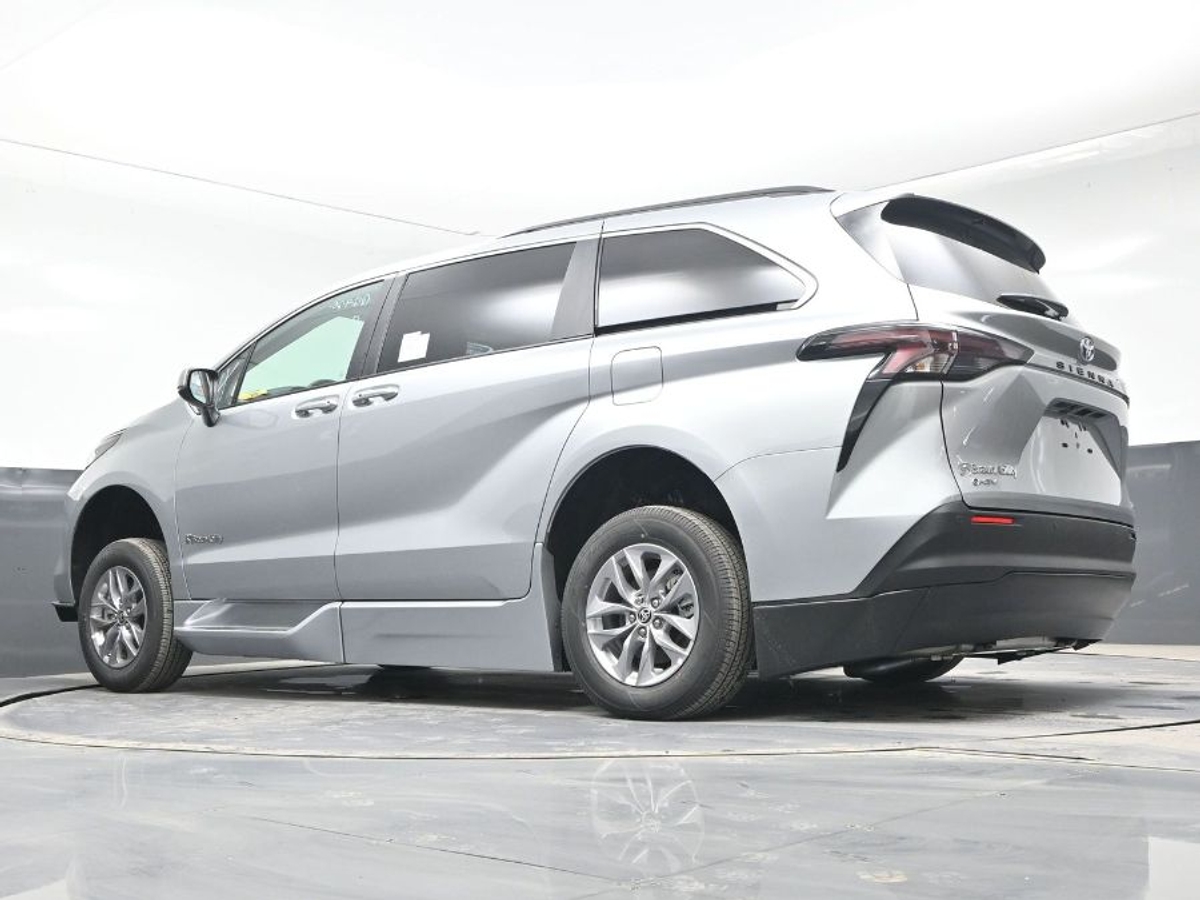 2025 TOYOTA SIENNA - Image 21