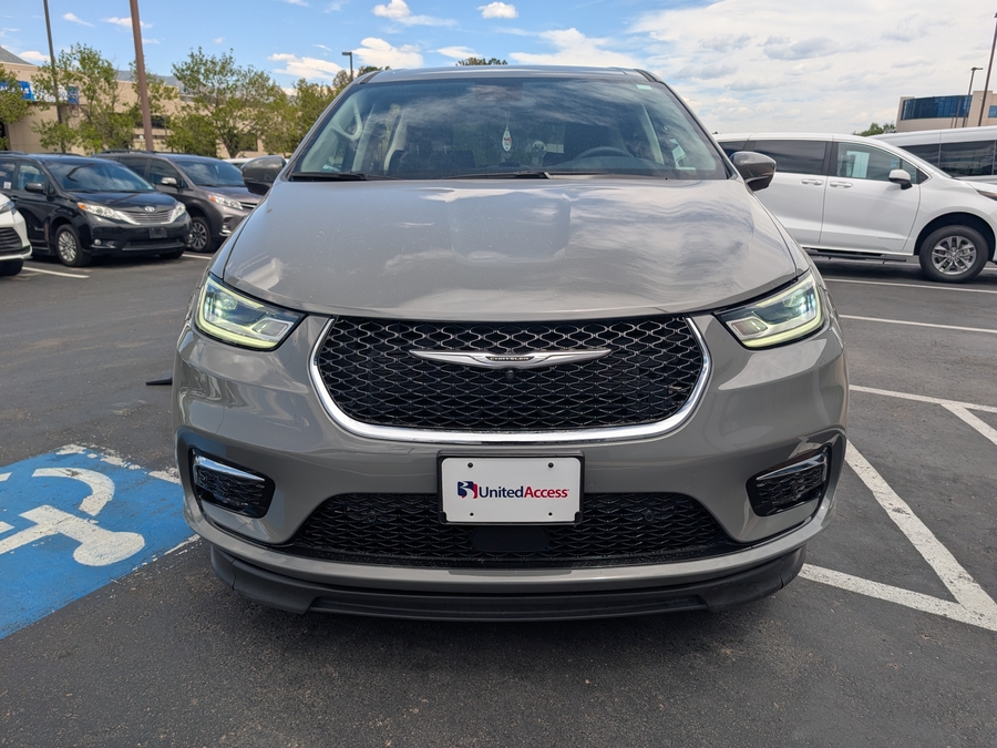 Used 2023 Chrysler Pacifica Touring L Safety - BraunAbility Side Entry Entry In Floor Automatic Ramp