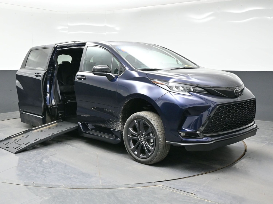 New 2026 Toyota Sienna Hybrid XSE Sport - BraunAbility Side Entry Entry Fold Out Automatic Ramp