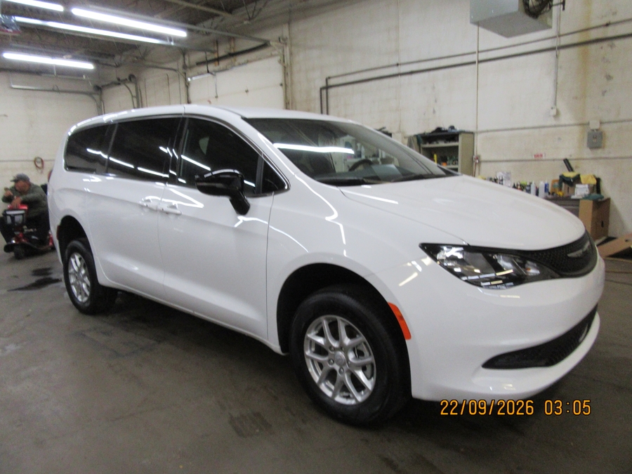 2026 Chrysler Voyager LX - Photo 3