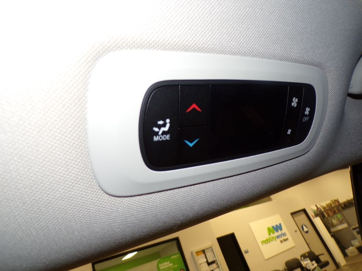 2023 CHRYSLER VOYAGER - Image 14