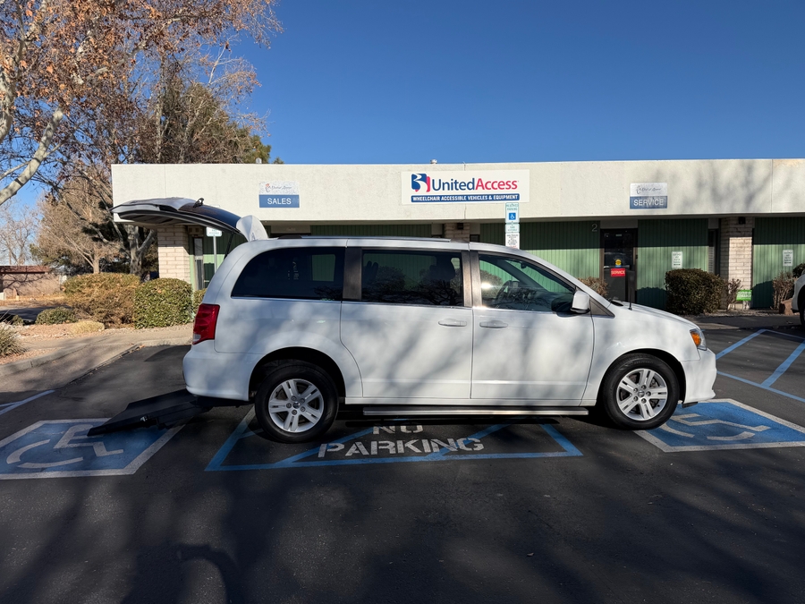 Used 2019 Dodge Grand Caravan SXT - International Mobility Rear Entry Entry Fold Out Manual Ramp