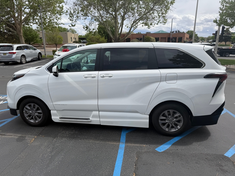 Used 2025 Toyota Sienna Hybrid LE - VMI Side Entry Entry In Floor Automatic Ramp