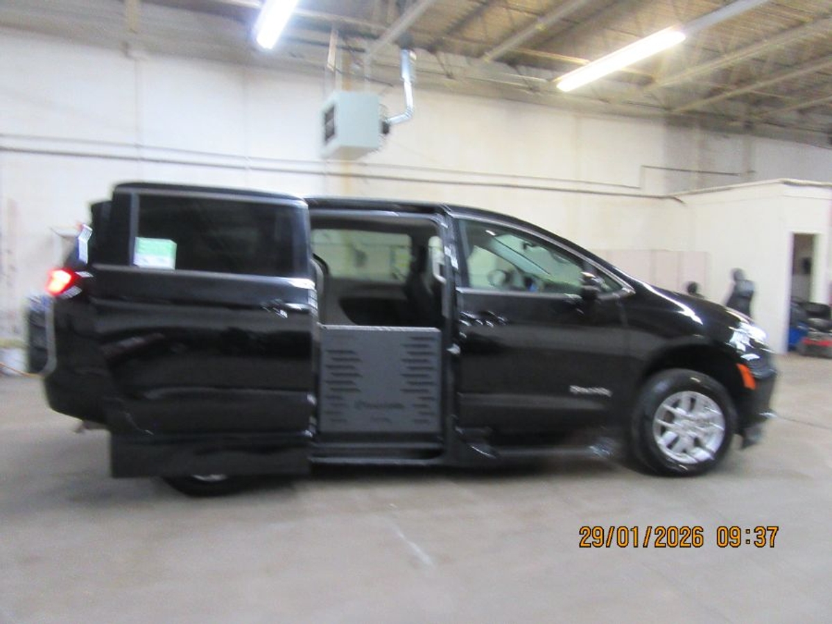 2024 CHRYSLER PACIFICA - Image 17