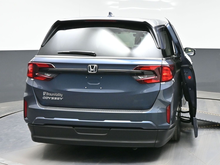 Blue Honda Odyssey image number 5