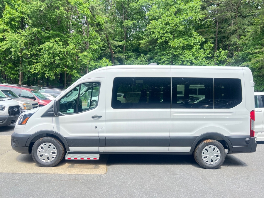 White Ford T350 image number 1