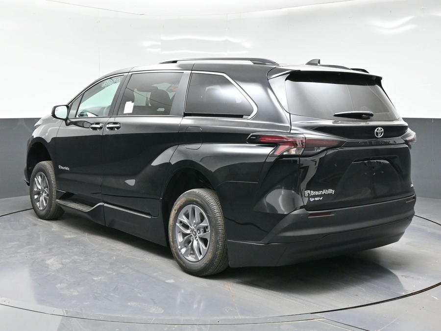Black Toyota Sienna image number 2