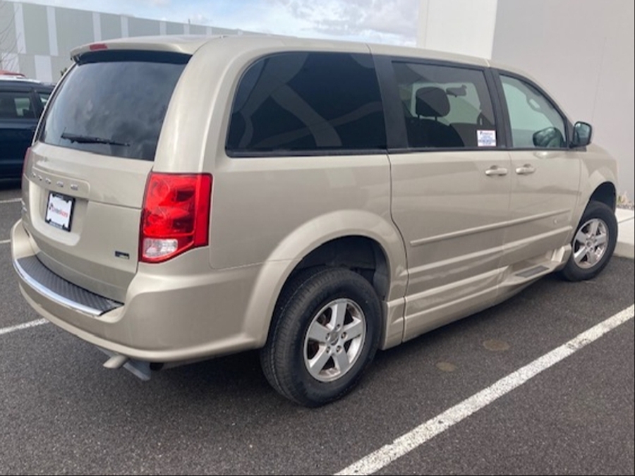Used 2013 Dodge Grand Caravan SXT - BraunAbility Side Entry Entry Fold Out Automatic Ramp