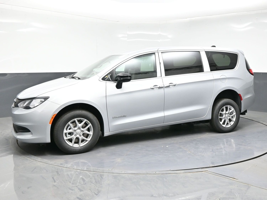 Silver Chrysler Voyager image number 2