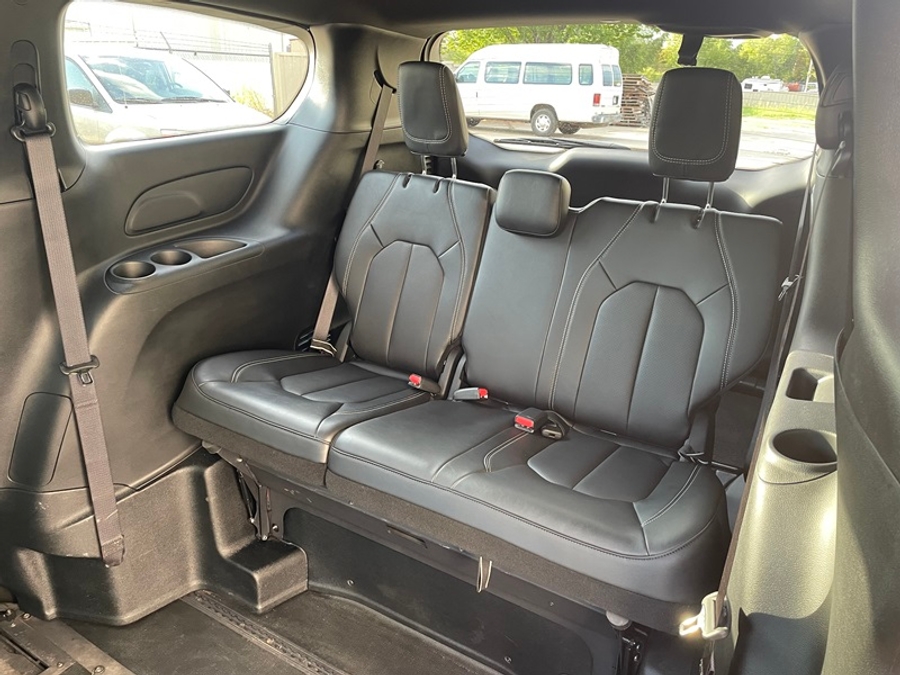 Used 2025 Chrysler Pacifica Select - BraunAbility Side Entry In Floor Automatic Ramp